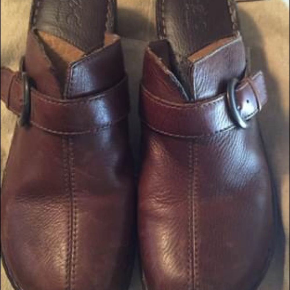 B.O.C. Brown Leather Clogs Size 11